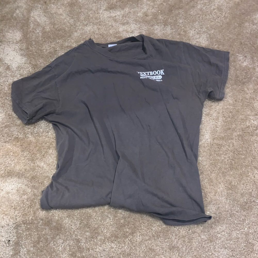 basic grey tee.